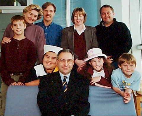 happyfamilies2.jpg (65460 bytes)