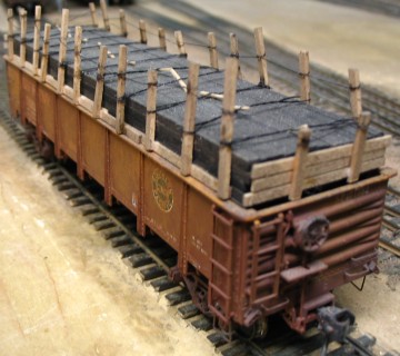 SP151382 G-50-22 gondola with bridge timbers, 3/4 view