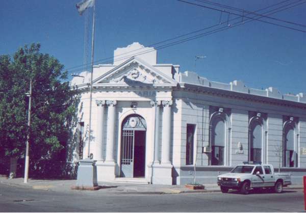 Diario Accion de General Rodriguez, politica, actualidad, noticias e informacion, personalidades e instituciones, policiales, galerias de fotos; historia de General Rodriguez, sus origenes, edificios, estancias, habitos y costumbres, anecdotas, comercios e industrias, los fundadores, antiguas instituciones, fotos e imagenes; suplementos especiales: la crisis politica, economica y social de la Argentina, los acontecimientos de Diciembre de 2001, articulos y entrevistas; Emigracion: toda la informacion destinada a aquellos que desean emigrar, radicarse o estudiar en el exterior, visas, pasaportes, consejos, guias, informacion util, links; Trueque: novedades e informacion, links, estructura del trueque; el casamiento de Maxima Zorreguieta y el principe Guillermo Alejandro de Holanda; Guerra de Afganistan: galeria de imagenes e informacion sobre la primera guerra del siglo XXI; el atentado a las torres Gemelas de Nueva York y dscripcion del hecho que conmovio al mundo; Empleo: consultoras, clasificados, agencias de empleo, consejos e informacion util, curriculum vitae, como confeccionarlos, noticias de actualidad; 
Los numeros de la crisis: Las consecuencias de la crisis politica, economica y social; estadisticas, pobreza, desnutricion, salud y asistencia; noticias regionales y provinciales, columnas y editoriales; informacion para negocios: pymes, links, empresas y negocios; Agenda Cultural con toda la informacion de cursos, universidades, talleres, escuelas y oportunidades, exposiciones de arte de la region; buscadores en Internet, Enlaces: links a los mejores sitios de educacion, cultura, arte, biografias, politica, interes general, web, Links del Diario Accion: RMS Titanic, su historia, su tragico viaje inaugural; historias, testimonios, documentos y articulos sobre el naufragio; links y sitios sobre el tema; la pelicula de Cameron, fotos e imagenes; suplementos especiales y muchisimo mas