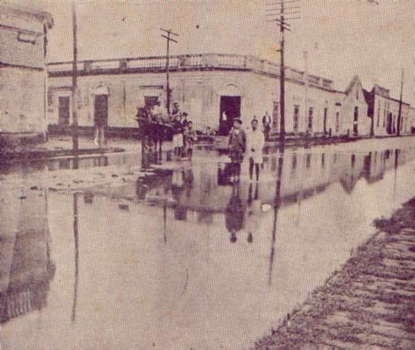 Diario Accion de General Rodriguez, politica, actualidad, noticias e informacion, personalidades e instituciones, policiales, galerias de fotos; historia de General Rodriguez, sus origenes, edificios, estancias, habitos y costumbres, anecdotas, comercios e industrias, los fundadores, antiguas instituciones, fotos e imagenes; suplementos especiales: la crisis politica, economica y social de la Argentina, los acontecimientos de Diciembre de 2001, articulos y entrevistas; Emigracion: toda la informacion destinada a aquellos que desean emigrar, radicarse o estudiar en el exterior, visas, pasaportes, consejos, guias, informacion util, links; Trueque: novedades e informacion, links, estructura del trueque; el casamiento de Maxima Zorreguieta y el principe Guillermo Alejandro de Holanda; Guerra de Afganistan: galeria de imagenes e informacion sobre la primera guerra del siglo XXI; el atentado a las torres Gemelas de Nueva York y dscripcion del hecho que conmovio al mundo; Empleo: consultoras, clasificados, agencias de empleo, consejos e informacion util, curriculum vitae, como confeccionarlos, noticias de actualidad; 
Los numeros de la crisis: Las consecuencias de la crisis politica, economica y social; estadisticas, pobreza, desnutricion, salud y asistencia; noticias regionales y provinciales, columnas y editoriales; informacion para negocios: pymes, links, empresas y negocios; Agenda Cultural con toda la informacion de cursos, universidades, talleres, escuelas y oportunidades, exposiciones de arte de la region; buscadores en Internet, Enlaces: links a los mejores sitios de educacion, cultura, arte, biografias, politica, interes general, web, Links del Diario Accion: RMS Titanic, su historia, su tragico viaje inaugural; historias, testimonios, documentos y articulos sobre el naufragio; links y sitios sobre el tema; la pelicula de Cameron, fotos e imagenes; suplementos especiales y muchisimo mas