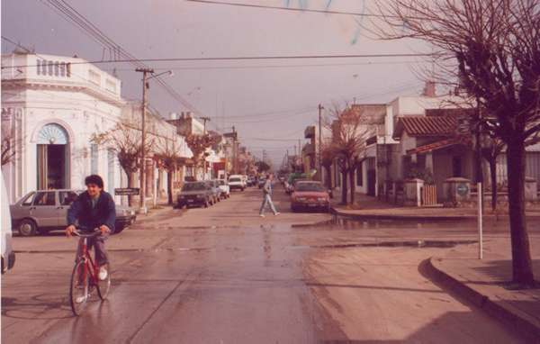 Diario Accion de General Rodriguez, politica, actualidad, noticias e informacion, personalidades e instituciones, policiales, galerias de fotos; historia de General Rodriguez, sus origenes, edificios, estancias, habitos y costumbres, anecdotas, comercios e industrias, los fundadores, antiguas instituciones, fotos e imagenes; suplementos especiales: la crisis politica, economica y social de la Argentina, los acontecimientos de Diciembre de 2001, articulos y entrevistas; Emigracion: toda la informacion destinada a aquellos que desean emigrar, radicarse o estudiar en el exterior, visas, pasaportes, consejos, guias, informacion util, links; Trueque: novedades e informacion, links, estructura del trueque; el casamiento de Maxima Zorreguieta y el principe Guillermo Alejandro de Holanda; Guerra de Afganistan: galeria de imagenes e informacion sobre la primera guerra del siglo XXI; el atentado a las torres Gemelas de Nueva York y dscripcion del hecho que conmovio al mundo; Empleo: consultoras, clasificados, agencias de empleo, consejos e informacion util, curriculum vitae, como confeccionarlos, noticias de actualidad; 
Los numeros de la crisis: Las consecuencias de la crisis politica, economica y social; estadisticas, pobreza, desnutricion, salud y asistencia; noticias regionales y provinciales, columnas y editoriales; informacion para negocios: pymes, links, empresas y negocios; Agenda Cultural con toda la informacion de cursos, universidades, talleres, escuelas y oportunidades, exposiciones de arte de la region; buscadores en Internet, Enlaces: links a los mejores sitios de educacion, cultura, arte, biografias, politica, interes general, web, Links del Diario Accion: RMS Titanic, su historia, su tragico viaje inaugural; historias, testimonios, documentos y articulos sobre el naufragio; links y sitios sobre el tema; la pelicula de Cameron, fotos e imagenes; suplementos especiales y muchisimo mas