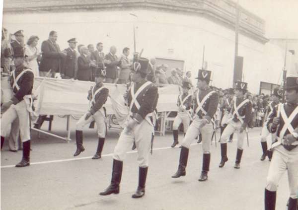 Diario Accion de General Rodriguez, politica, actualidad, noticias e informacion, personalidades e instituciones, policiales, galerias de fotos; historia de General Rodriguez, sus origenes, edificios, estancias, habitos y costumbres, anecdotas, comercios e industrias, los fundadores, antiguas instituciones, fotos e imagenes; suplementos especiales: la crisis politica, economica y social de la Argentina, los acontecimientos de Diciembre de 2001, articulos y entrevistas; Emigracion: toda la informacion destinada a aquellos que desean emigrar, radicarse o estudiar en el exterior, visas, pasaportes, consejos, guias, informacion util, links; Trueque: novedades e informacion, links, estructura del trueque; el casamiento de Maxima Zorreguieta y el principe Guillermo Alejandro de Holanda; Guerra de Afganistan: galeria de imagenes e informacion sobre la primera guerra del siglo XXI; el atentado a las torres Gemelas de Nueva York y dscripcion del hecho que conmovio al mundo; Empleo: consultoras, clasificados, agencias de empleo, consejos e informacion util, curriculum vitae, como confeccionarlos, noticias de actualidad; 
Los numeros de la crisis: Las consecuencias de la crisis politica, economica y social; estadisticas, pobreza, desnutricion, salud y asistencia; noticias regionales y provinciales, columnas y editoriales; informacion para negocios: pymes, links, empresas y negocios; Agenda Cultural con toda la informacion de cursos, universidades, talleres, escuelas y oportunidades, exposiciones de arte de la region; buscadores en Internet, Enlaces: links a los mejores sitios de educacion, cultura, arte, biografias, politica, interes general, web, Links del Diario Accion: RMS Titanic, su historia, su tragico viaje inaugural; historias, testimonios, documentos y articulos sobre el naufragio; links y sitios sobre el tema; la pelicula de Cameron, fotos e imagenes; suplementos especiales y muchisimo mas