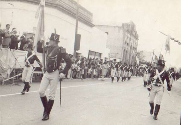 Diario Accion de General Rodriguez, politica, actualidad, noticias e informacion, personalidades e instituciones, policiales, galerias de fotos; historia de General Rodriguez, sus origenes, edificios, estancias, habitos y costumbres, anecdotas, comercios e industrias, los fundadores, antiguas instituciones, fotos e imagenes; suplementos especiales: la crisis politica, economica y social de la Argentina, los acontecimientos de Diciembre de 2001, articulos y entrevistas; Emigracion: toda la informacion destinada a aquellos que desean emigrar, radicarse o estudiar en el exterior, visas, pasaportes, consejos, guias, informacion util, links; Trueque: novedades e informacion, links, estructura del trueque; el casamiento de Maxima Zorreguieta y el principe Guillermo Alejandro de Holanda; Guerra de Afganistan: galeria de imagenes e informacion sobre la primera guerra del siglo XXI; el atentado a las torres Gemelas de Nueva York y dscripcion del hecho que conmovio al mundo; Empleo: consultoras, clasificados, agencias de empleo, consejos e informacion util, curriculum vitae, como confeccionarlos, noticias de actualidad; 
Los numeros de la crisis: Las consecuencias de la crisis politica, economica y social; estadisticas, pobreza, desnutricion, salud y asistencia; noticias regionales y provinciales, columnas y editoriales; informacion para negocios: pymes, links, empresas y negocios; Agenda Cultural con toda la informacion de cursos, universidades, talleres, escuelas y oportunidades, exposiciones de arte de la region; buscadores en Internet, Enlaces: links a los mejores sitios de educacion, cultura, arte, biografias, politica, interes general, web, Links del Diario Accion: RMS Titanic, su historia, su tragico viaje inaugural; historias, testimonios, documentos y articulos sobre el naufragio; links y sitios sobre el tema; la pelicula de Cameron, fotos e imagenes; suplementos especiales y muchisimo mas