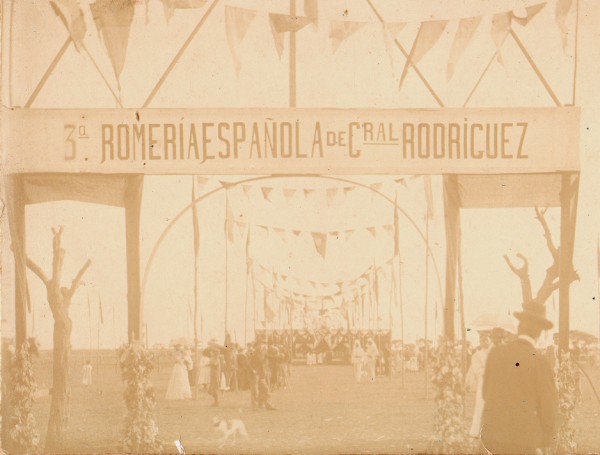 Diario Accion de General Rodriguez, politica, actualidad, noticias e informacion, personalidades e instituciones, policiales, galerias de fotos; historia de General Rodriguez, sus origenes, edificios, estancias, habitos y costumbres, anecdotas, comercios e industrias, los fundadores, antiguas instituciones, fotos e imagenes; suplementos especiales: la crisis politica, economica y social de la Argentina, los acontecimientos de Diciembre de 2001, articulos y entrevistas; Emigracion: toda la informacion destinada a aquellos que desean emigrar, radicarse o estudiar en el exterior, visas, pasaportes, consejos, guias, informacion util, links; Trueque: novedades e informacion, links, estructura del trueque; el casamiento de Maxima Zorreguieta y el principe Guillermo Alejandro de Holanda; Guerra de Afganistan: galeria de imagenes e informacion sobre la primera guerra del siglo XXI; el atentado a las torres Gemelas de Nueva York y dscripcion del hecho que conmovio al mundo; Empleo: consultoras, clasificados, agencias de empleo, consejos e informacion util, curriculum vitae, como confeccionarlos, noticias de actualidad; 
Los numeros de la crisis: Las consecuencias de la crisis politica, economica y social; estadisticas, pobreza, desnutricion, salud y asistencia; noticias regionales y provinciales, columnas y editoriales; informacion para negocios: pymes, links, empresas y negocios; Agenda Cultural con toda la informacion de cursos, universidades, talleres, escuelas y oportunidades, exposiciones de arte de la region; buscadores en Internet, Enlaces: links a los mejores sitios de educacion, cultura, arte, biografias, politica, interes general, web, Links del Diario Accion: RMS Titanic, su historia, su tragico viaje inaugural; historias, testimonios, documentos y articulos sobre el naufragio; links y sitios sobre el tema; la pelicula de Cameron, fotos e imagenes; suplementos especiales y muchisimo mas