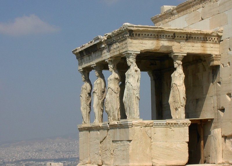 Columna antropomorfa: les cari�tides.