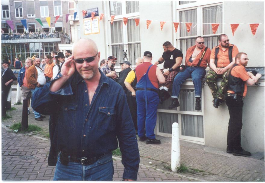 Magnus outside Le Shako in Amsterdam, Queens-day 2001