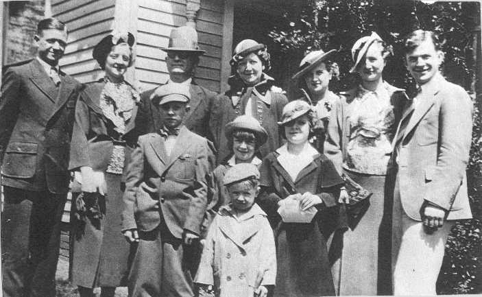 Photo of Dessie and Joe Smith Family, Easter Sunday April 12, 1936.