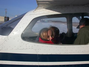 Hilla l�hd�ss� lentoon, South Cooking Lake, Alberta 3.12.-05