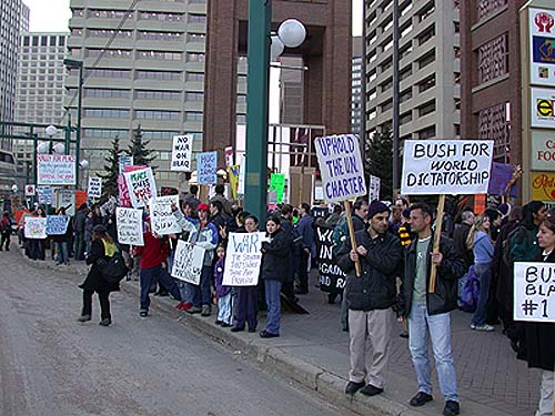 Irak-mielenosoitus Canada Placella 20.3.-03