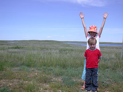 Hilla ja Eelis preerialla, Brooks area, AB 1.6.2006