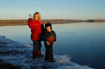 Lapset Wabamun-j�rvell� 11.11.-04