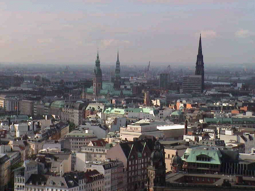 Blick auf die Hamburger Innenstadt mit der Costa Marina