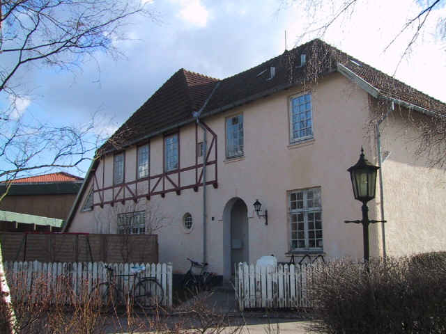 Mit nye hus. I baggrunden S�nderhuset&nbsp; hvor de andre bor