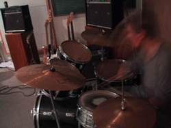 ...Nigel er med p� den og spiller heavy i 7/8