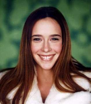 jenniferlhewitt.jpg (13882 bytes)