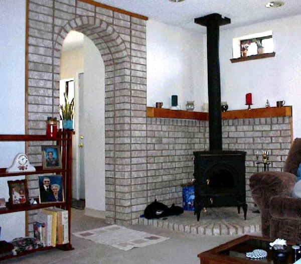 Doorway from living room to dining room and kitchen