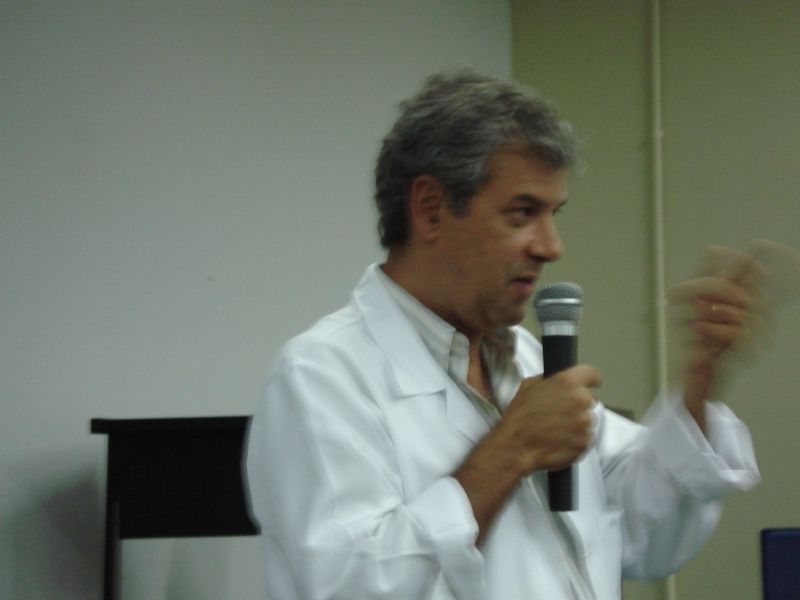 VII Simp&oacute;sio M&eacute;dico Acad&ecirc;mico de Homeopatia da Unicamp: Milton Lopes de Souza.