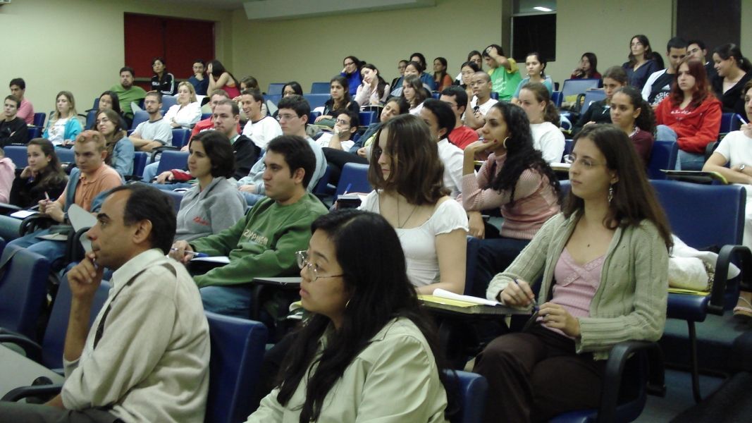 VII Simp&oacute;sio M&eacute;dico Acad&ecirc;mico de Homeopatia da Unicamp: o p&uacute;blico no Anfiteatro 1 da FCM/Unicamp (2).