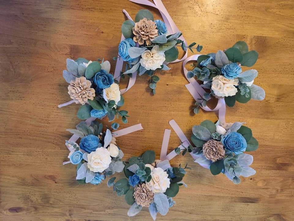 6 blue bridesmaids bouquets