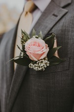 groom boutonierre