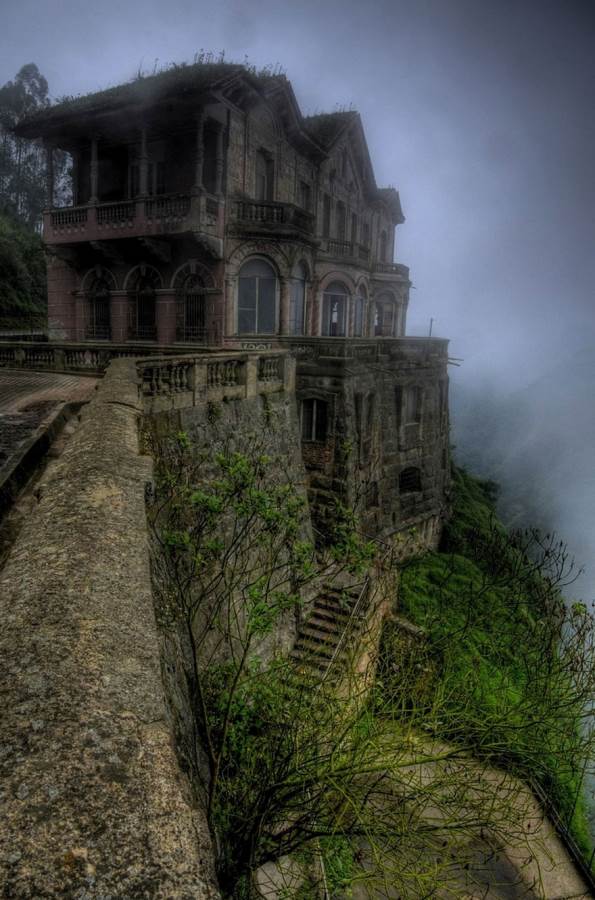 COLOMBIA  WATERFALL HOUSE