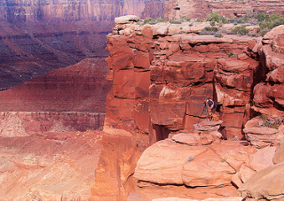 ORIENTALPHYL/VIKINGGOLDnshapes/ON.A.LEDGE2C.WHAT'S.THERE.JPG