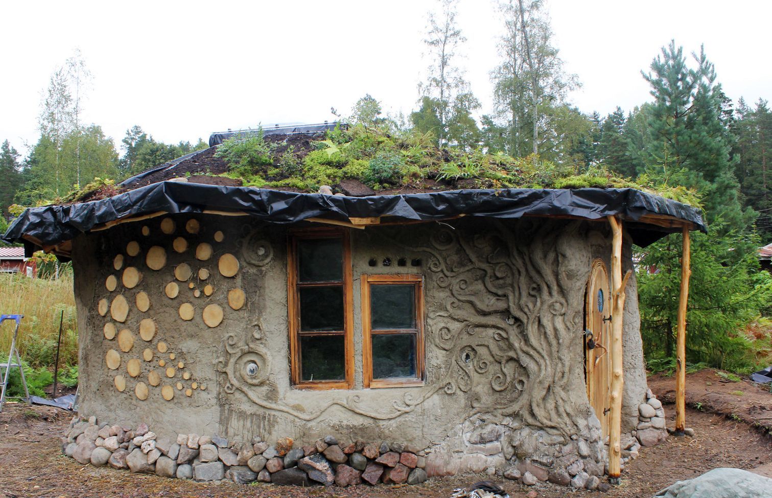 http://www.geocities.ws/hopart/PHOTO/OUTASIGHTE/heidi-vilkman-finland-permission-to-use-ok-10-low-rez.jpg