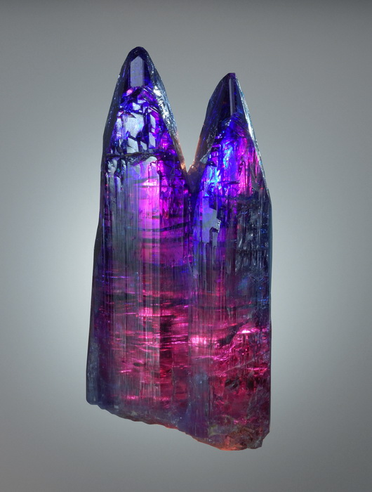 http://www.geocities.ws/hopart/TANZANITE5.5%20cm,MerelaniMine,ArushaTanzania.JPG