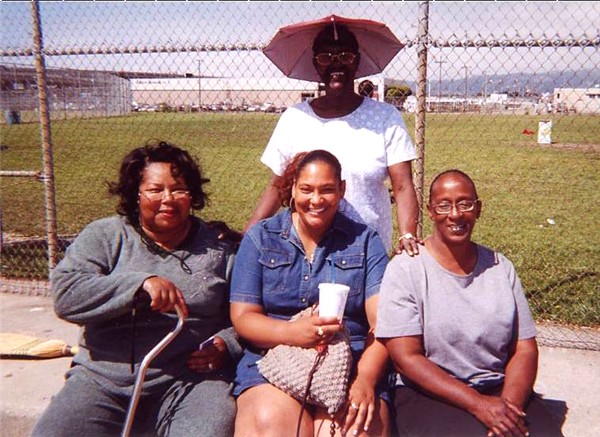 Our Show-Time Angels!&nbsp; Some of our Helper Moms with Betty & her umbrellahat!&nbsp; 1st Day of camp, July 29th 2004.