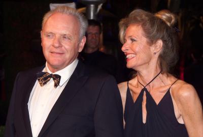 Actor Anthony Hopkins and unidentified companion arrive at the Vanity Fair post-Academy Awards party at Mortons in Los Angeles, March 25, 2001./Jill Connelly (Reuters)