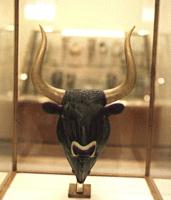 bull head found in Knossos