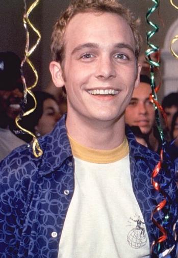 Scroll down for more pix of Ethan Embry!!