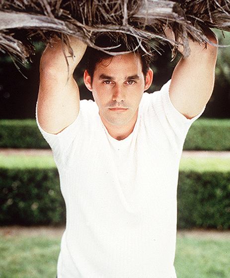 Scroll down for more pix of Nicolas Brendon!!