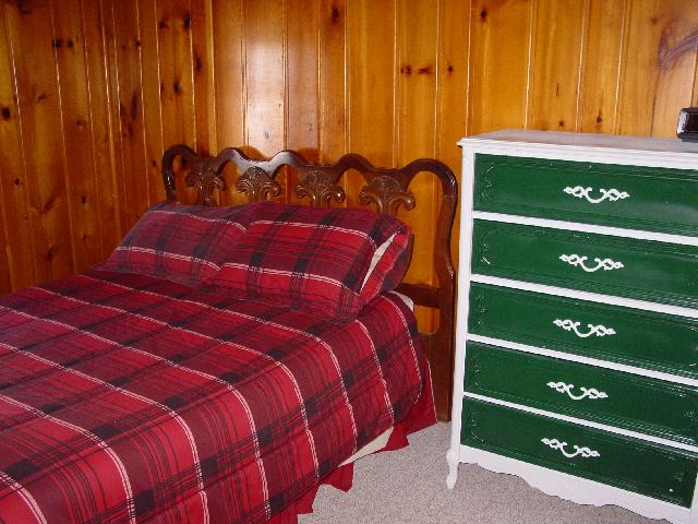 2nd Guest bedroom at Mike's Lake House