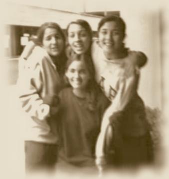 chicas2old.jpg (11850 bytes)