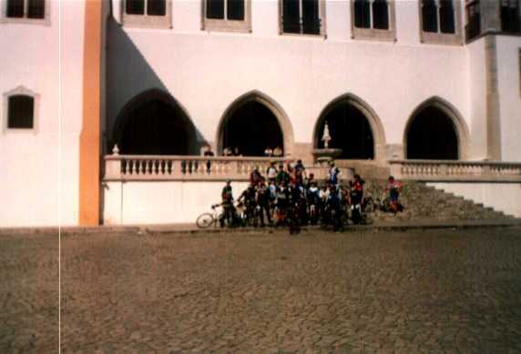 Foto de fam�lia � chegada a Sintra