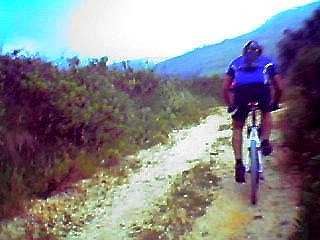 O passeio come�ou com trilhos apetec�veis...LP come�a a vencer o desn�vel