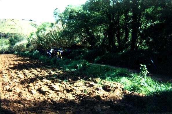 J� no vale e entre terrenos lavrados seguimos por single-tracks