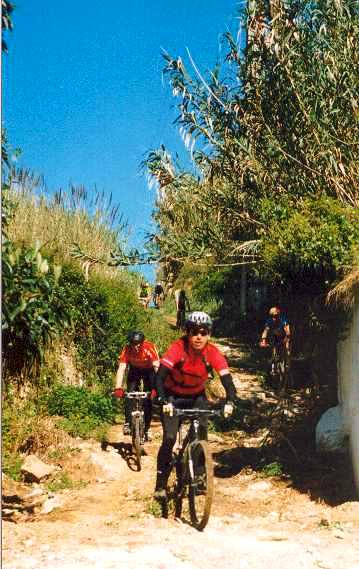 PR aplicando-se no downhill. Fomos contemplados com descidas interessantes...