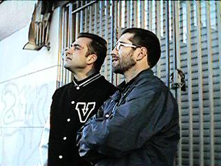 JR e FS admirando as bikes � sa�da de Almada