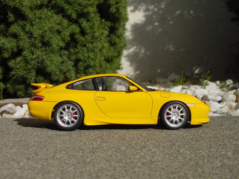 Порше gt3 желтый