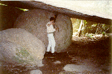 dolmn Fenda, Brasil / hunebed van Fenda, Brazili / dolmen de Fenda, Brsil / Dolmen von Fenda, Brasilien