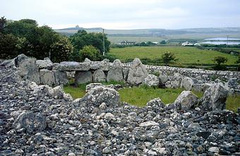 Court-Tomb Creevykeel at Cliffony near Mullaghmore, County Sligo / Hunebed Creevykeel bij Mullaghmore / Gro�steingrab Creevykeel bei Mullaghmore / tombe m�galithe Creevykeel chez Mullaghmore / tumba megal�tica Creevykeel cerca de Mullaghmore