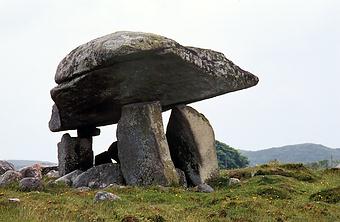 dolmen Kilclooney at Kilclooney near Ardara, County Donegal / dolmen � Kilclooney chez Ardara / hunebed in Kilclooney bij Ardara / Dolmen in Kilclooney bei Ardara / dolm�n a Kilclooney cerca de Ardara