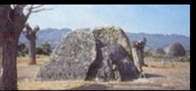 dolmen de Regato de los Mellizos chez le chemin Alcorneo-Valencia / hunebed van Regato de los Mellizos langs de weg tussen Alcorneo-Valencia / Dolmen von Regato de los Mellizos nahe dem Wege zwischen Alcorneo-Valencia / dolm�n de Regato de los Mellizos cerca de la carretera entre Alcorneo-Valencia