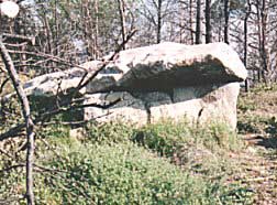 Dolmen de Castelltellat, Serra de Castelltellat-Santo Mateu de Bages / Dolmen of Castelltellat / Hunebed van Castelltellat / Dolmen von Castelltellat