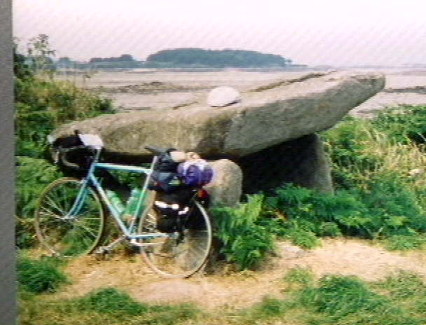 Dolmen de Huelgoat, Bretagne / Hunebed van Huelgoat / Dolmen von Huelgoat / Dolm�n de Huelgoat