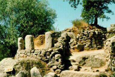 Dolmen Filitosa 2 chez Propriano, Corse / Hunebed Filitosa 2 bij Propriano, Corsica / Dolmen Filitosa 2 bei Propriano / Dolm�n Filitosa 2 cerca de Propriano