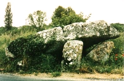 Dolmen de Monas, D�p. Vienne / Hunebed van Monas / Dolmen von Monas / Dolm�n de Monas