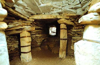 Dolmen Rennibister Earth-house chez Kirkwall sur l'�le Mainland de Orkney / hunebed Rennibister Earth-house bij Kirkwall, Orkney / Dolmen Rennibister Earth-house bei Kirkwall, Orkney / dolm�n Rennibister Earth-house cerca de Kirkwall, Orkney
